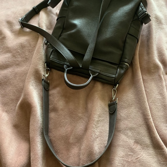 Gorgeous grey leather handbag/backpack - Picture 3 of 4